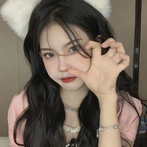 春泥溅花红